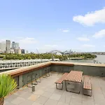 Cosy 1-Bed With Swimming Pool Facing Opera House
