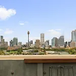 Cosy 1-Bed With Swimming Pool Facing Opera House